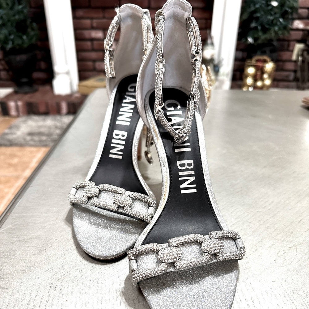 Beautiful Silver Rhinestone Strap Sandals